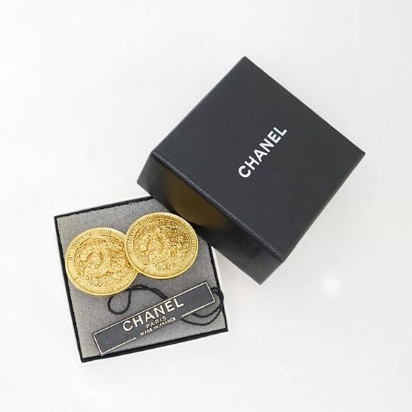 CHANEL CC Logos Round Clip-On Earrings Gold Tone 94A Auth w/Box #22400 - Picture 6 of 16